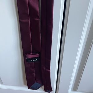 Maroon Tie Bar Tie